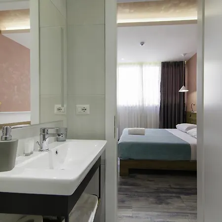 招待所 Urban 地拉那