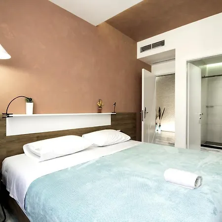 招待所 Urban 地拉那