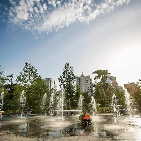 招待所 Urban 地拉那